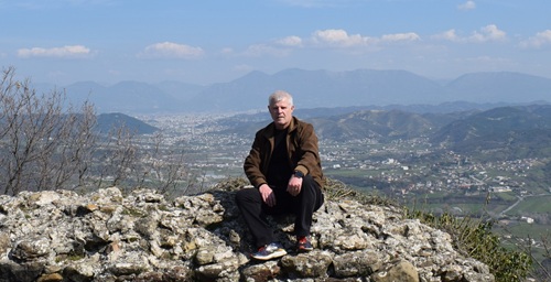 Pëllumb Gorica: Aromë pranvere - Kalaja e Ndroqit, aty ku koha ka ndalur